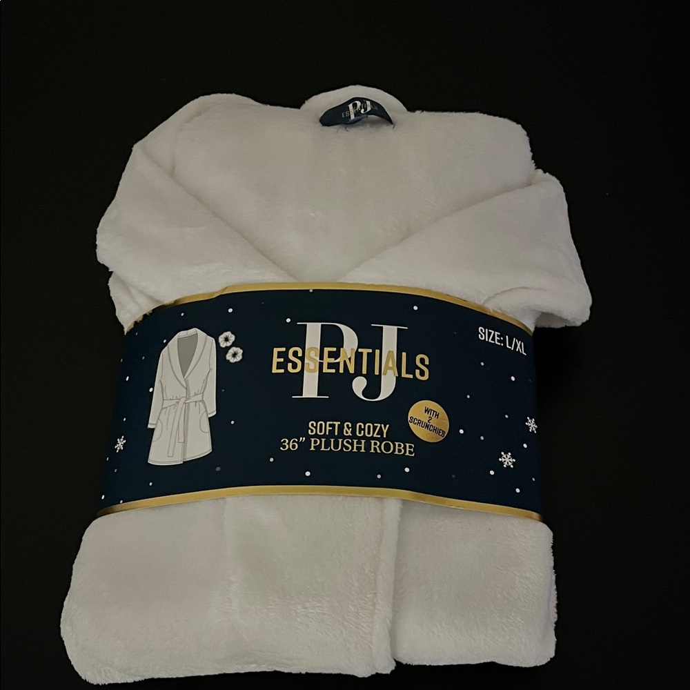 Essentials White Plush Robe